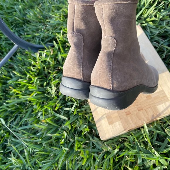 LA CANADIENNE suede Leather bootie black size 6.5 women’s $399 like new - Picture 9 of 12